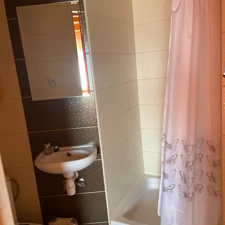 Zakatek W Dolinie * Lapszanka